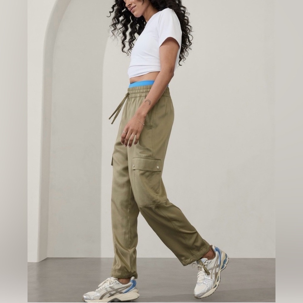 Athleta Celestial Olive Green Cargo Pants XS Drawstring Tie Ankle Elastic Waist